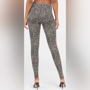 Spanx Jeanish Taupe Tan Grey Leggings Skinny Jeans Jeggings M Snakeskin